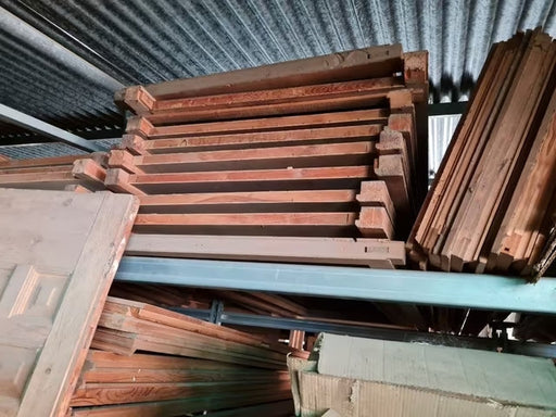 Lote de Puertas y Ventanas de Madera