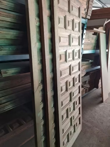 Lote de Puertas y Ventanas de Madera