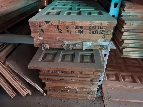 Lote de Puertas y Ventanas de Madera